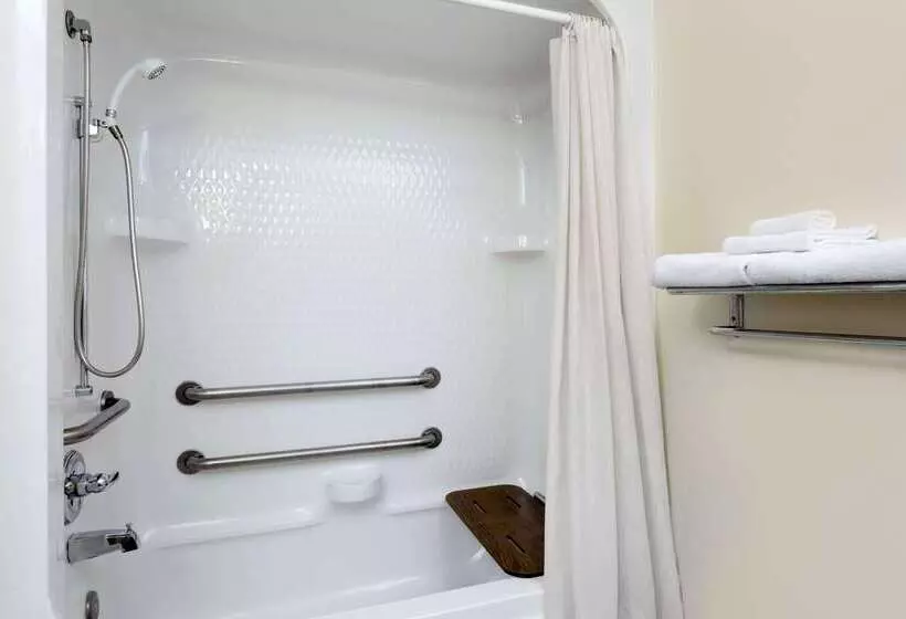 Отель Super 8 By Wyndham Athens