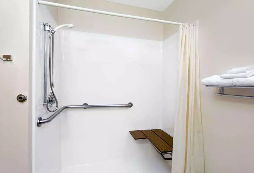 Отель Super 8 By Wyndham Athens