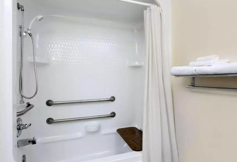 Отель Super 8 By Wyndham Athens