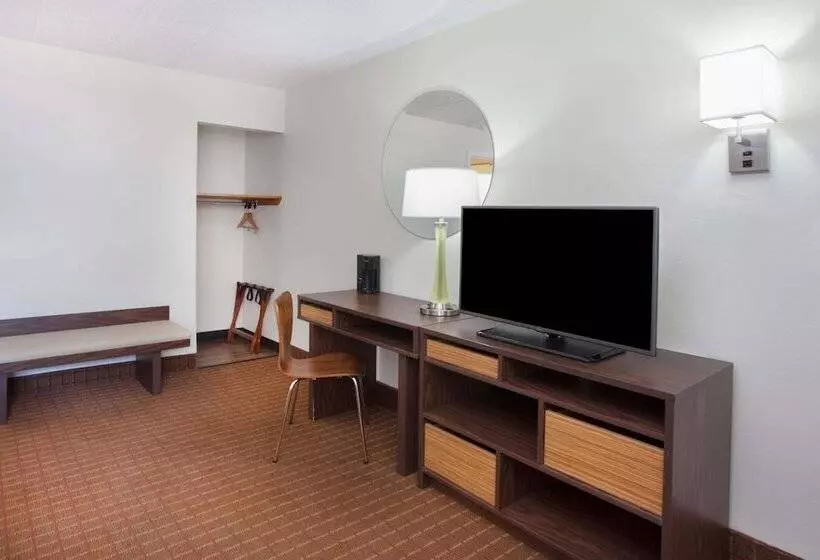 Hotel Super 8 By Wyndham Chicago/rosemont/o Hare/se