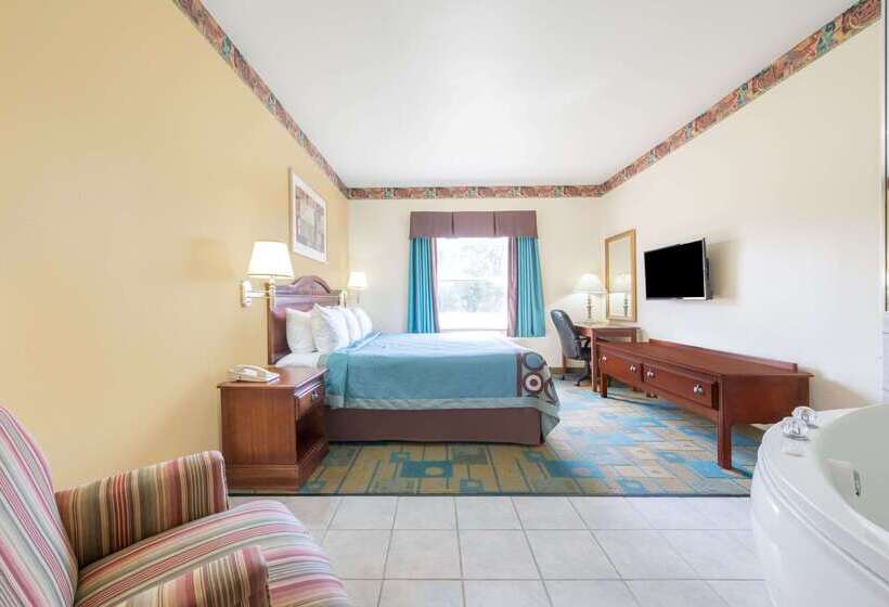 هتل Super 8 By Wyndham Fort Worth Stockyards
