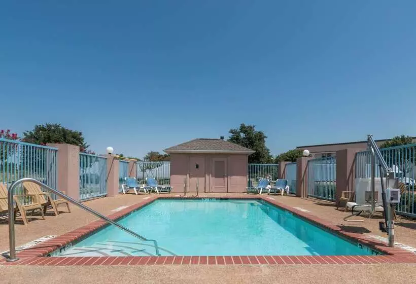 Hotel Super 8 By Wyndham Fort Worth Stockyards