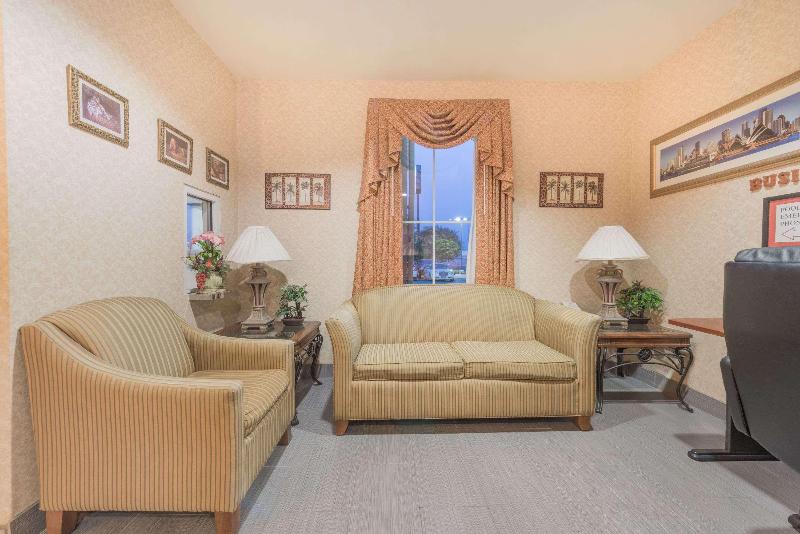 هتل Super 8 By Wyndham Fort Worth Stockyards