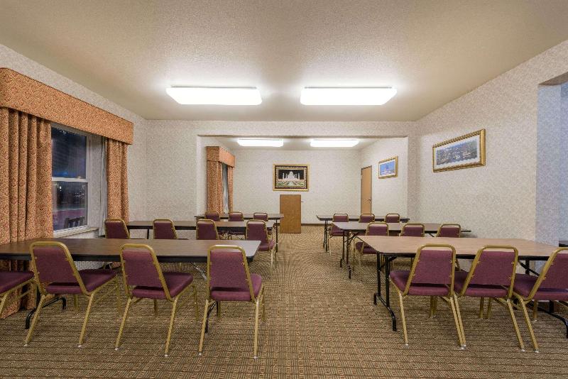 هتل Super 8 By Wyndham Fort Worth Stockyards