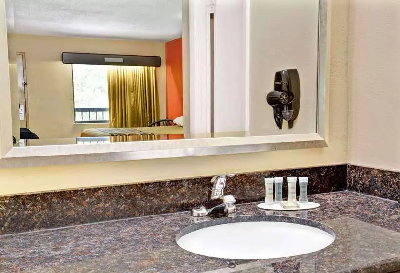 فندق Super 8 By Wyndham Kissimmee/maingate/orlando Area