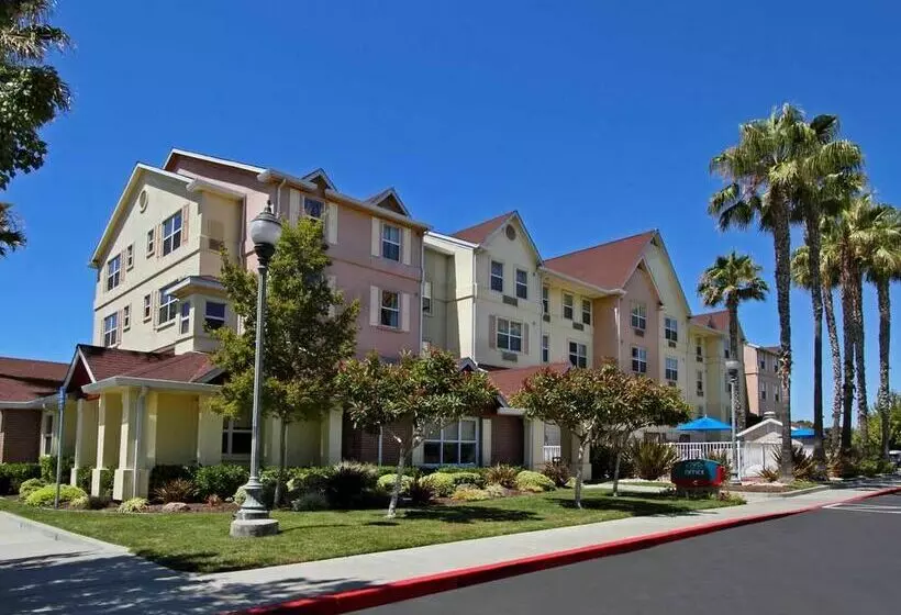 Отель Towneplace Suites By Marriott Newark Silicon Valley