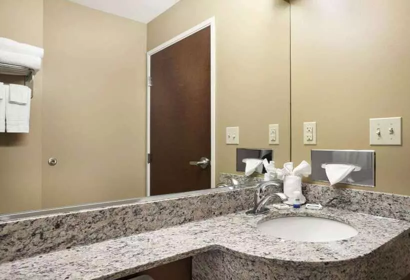 Microtel Inn & Suites By Wyndham Cambridge