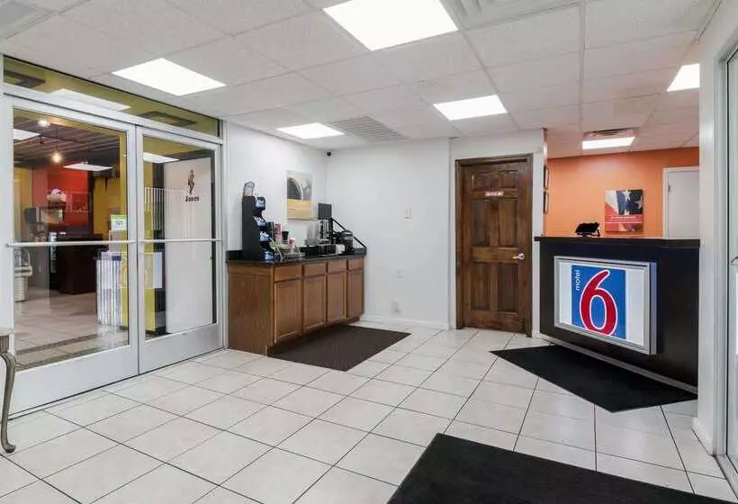 Motel 6 Pulaski, Tn