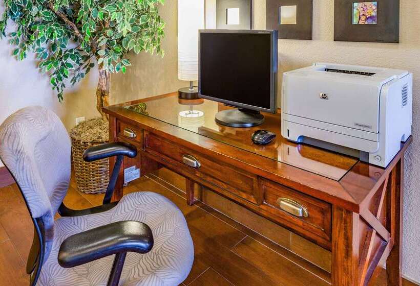 Motel Americinn By Wyndham Des Moines Airport