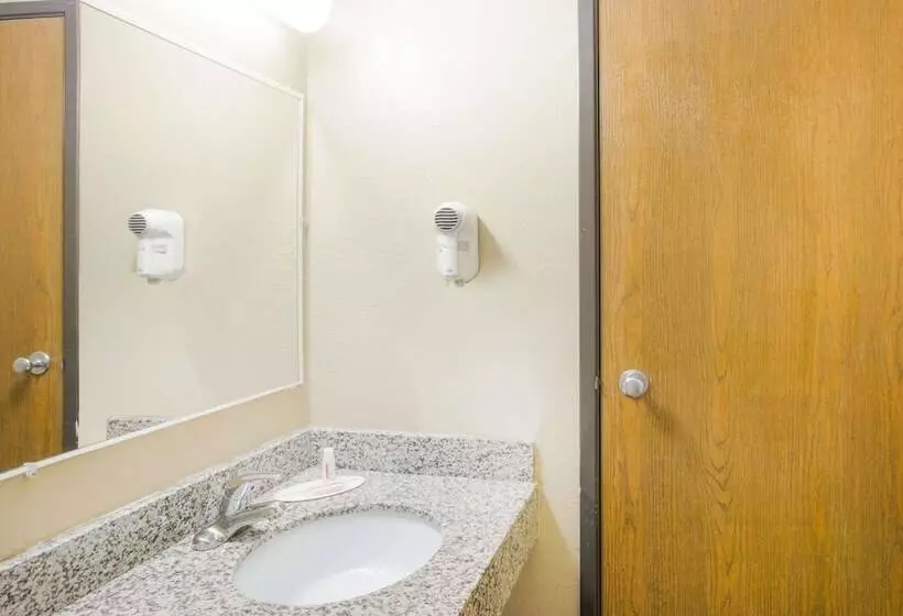 مُتل Super 8 By Wyndham Massena Ny