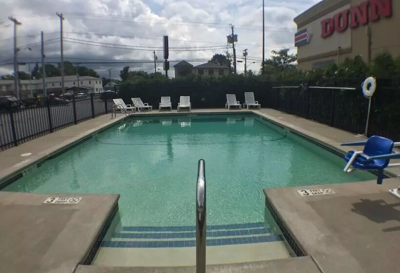 汽车旅馆 Super 8 By Wyndham Niagara Falls