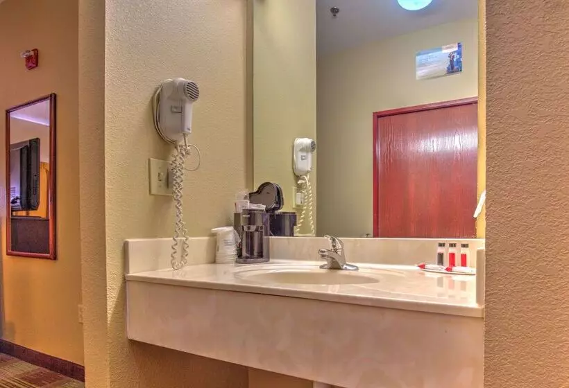 Мотель Super 8 By Wyndham Waterloo