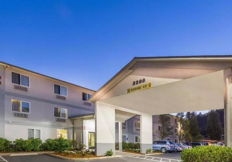 Super 8 Motel Roseburg