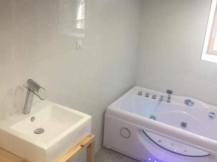 ベッドアンドブレックファースト Chambres D’hôtes La Voûte