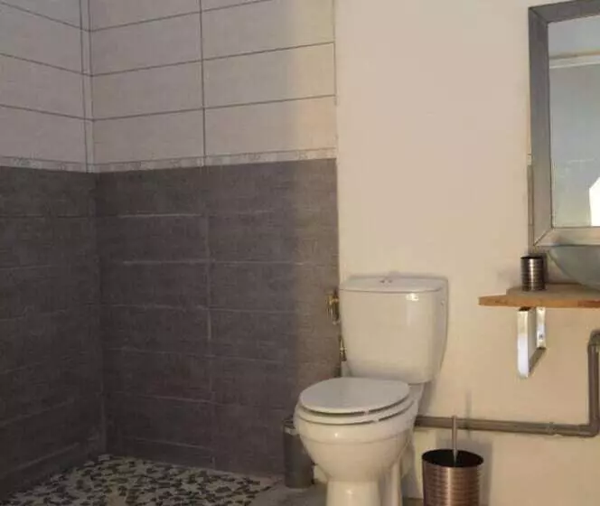 ベッドアンドブレックファースト Les Colombines