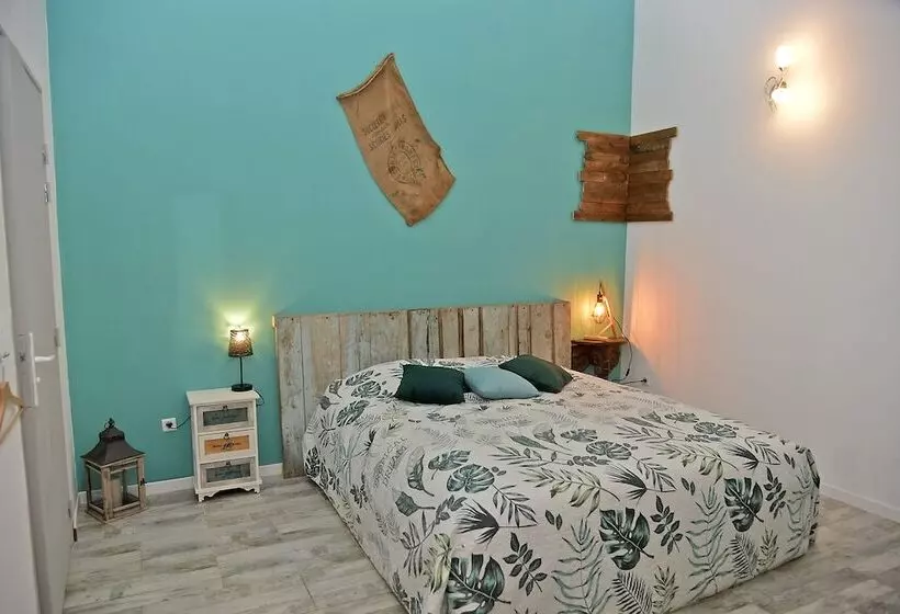 ベッドアンドブレックファースト Les Colombines