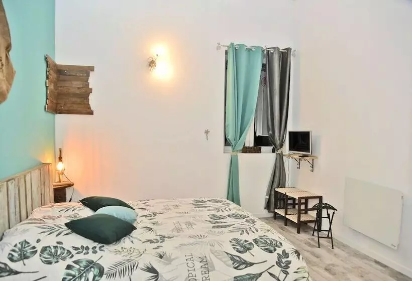 ベッドアンドブレックファースト Les Colombines