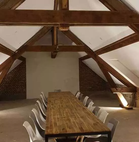 ベッドアンドブレックファースト Les Colombines