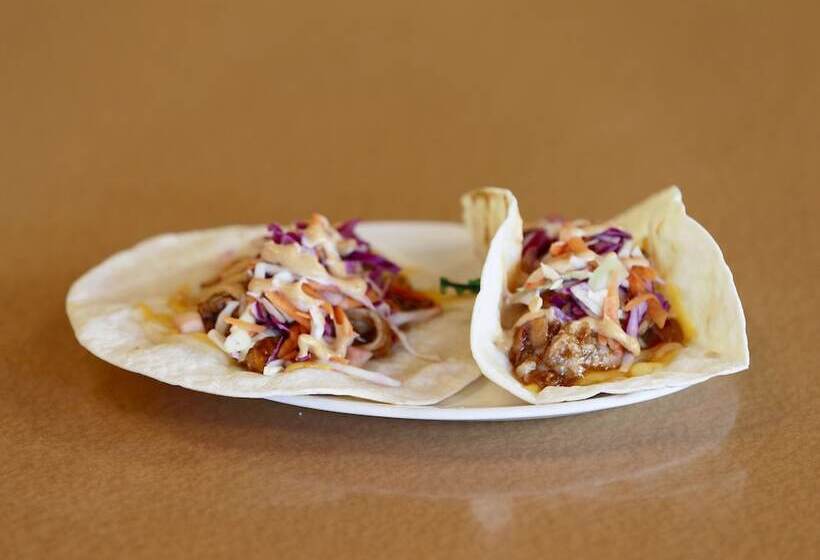 Szálloda David Thompson Resort