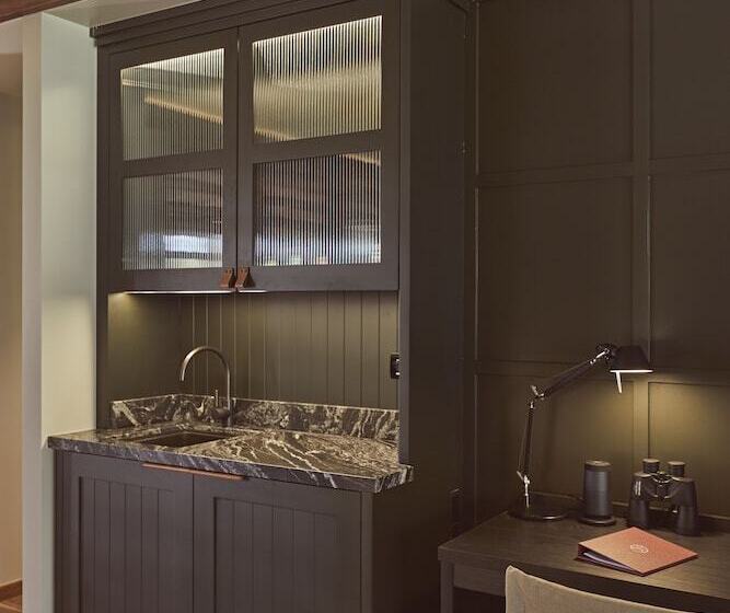 Отель Mt Mulligan Lodge