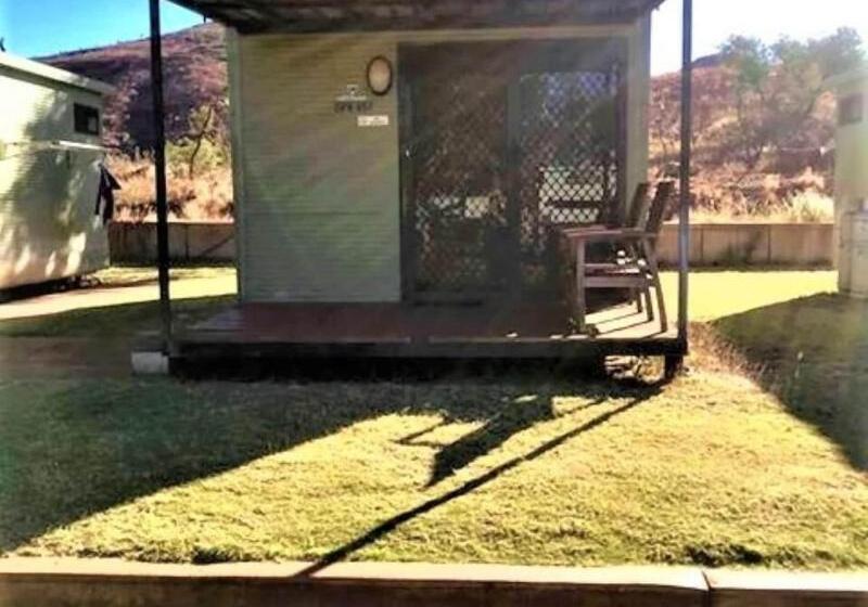 בית מלון כפרי Tom Price Tourist Park