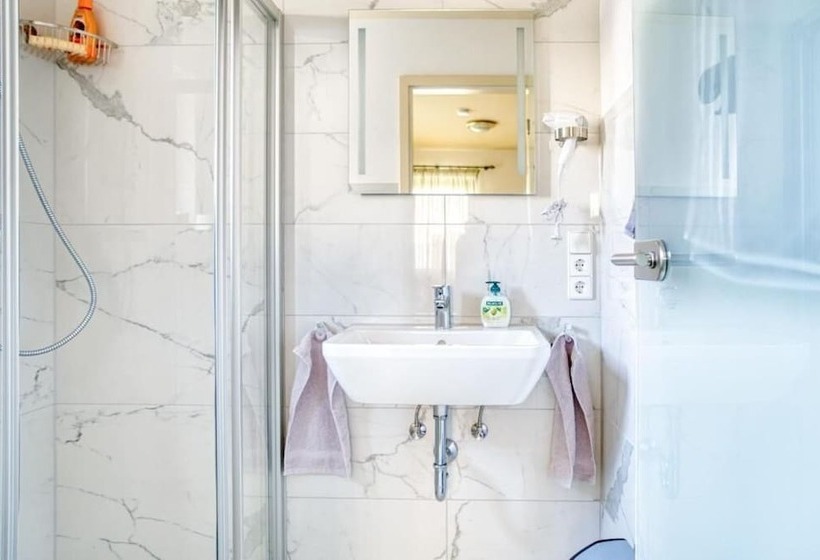 بنسيون Gästehaus Weingut Politschek