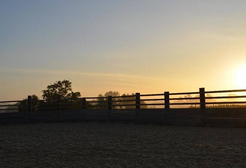 펜션 Les Granges Du Chiron   Chambres D Hôtes