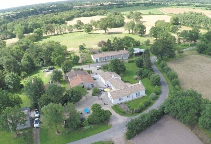 펜션 Les Granges Du Chiron   Chambres D Hôtes