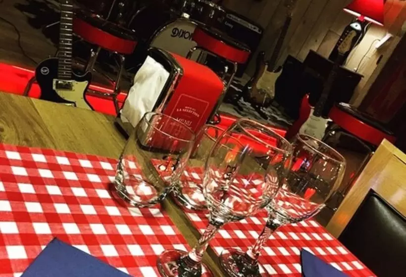 Hotelli Foxy Camp Insolite