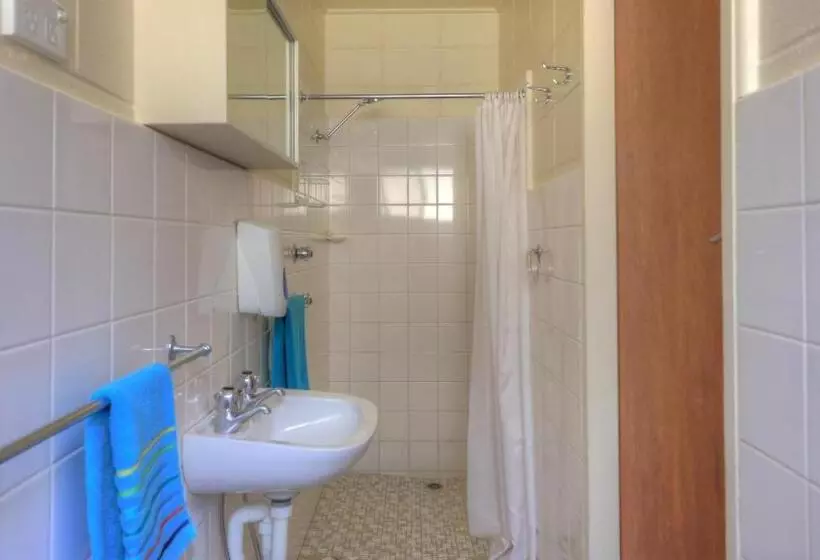 Anglers Reach Lakeside Village