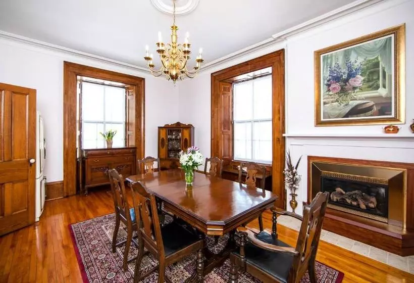 Aamiaismajoitus (B&B) Daffodil Acres