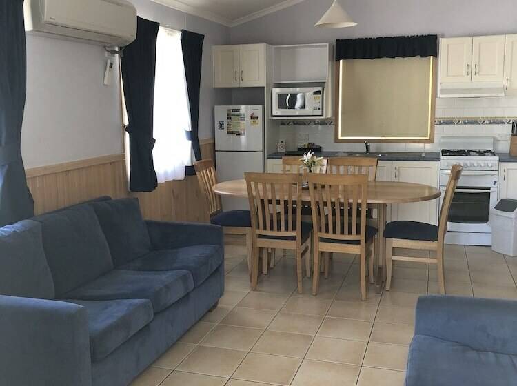 ホテル Pleasurelea Tourist Resort & Caravan Park