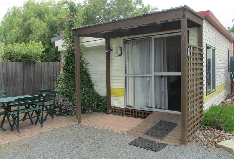 Отель Triabunna Cabin & Caravan Park
