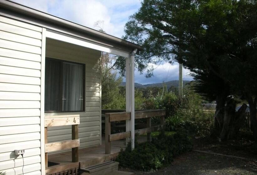 Отель Triabunna Cabin & Caravan Park