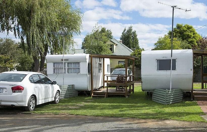 Отель Triabunna Cabin & Caravan Park