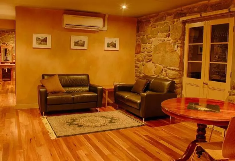 1860 Wine Country Cottages