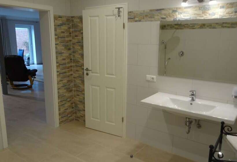 ホテル Apartment Ahsbahs Suite Near Airport