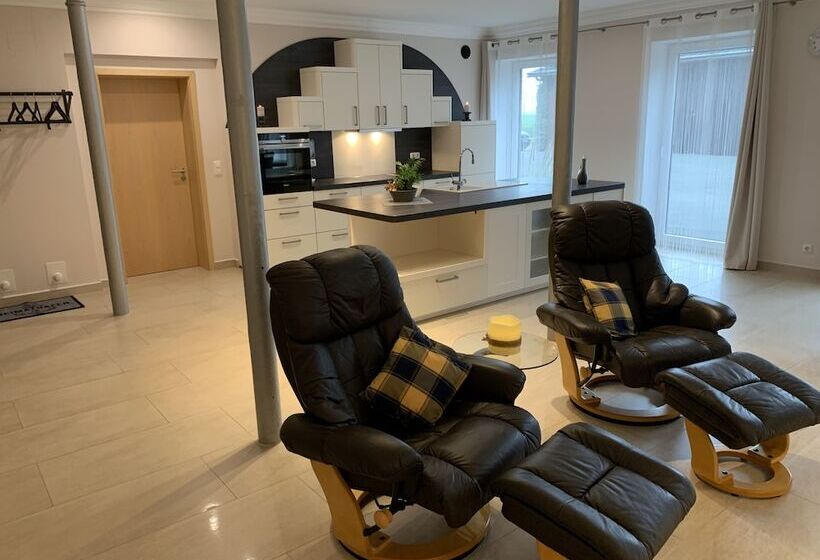 ホテル Apartment Ahsbahs Suite Near Airport