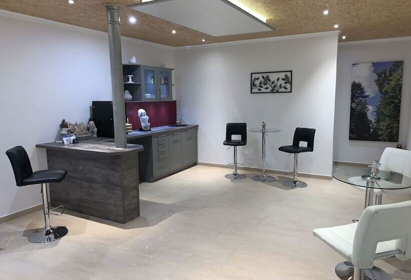 ホテル Apartment Ahsbahs Suite Near Airport