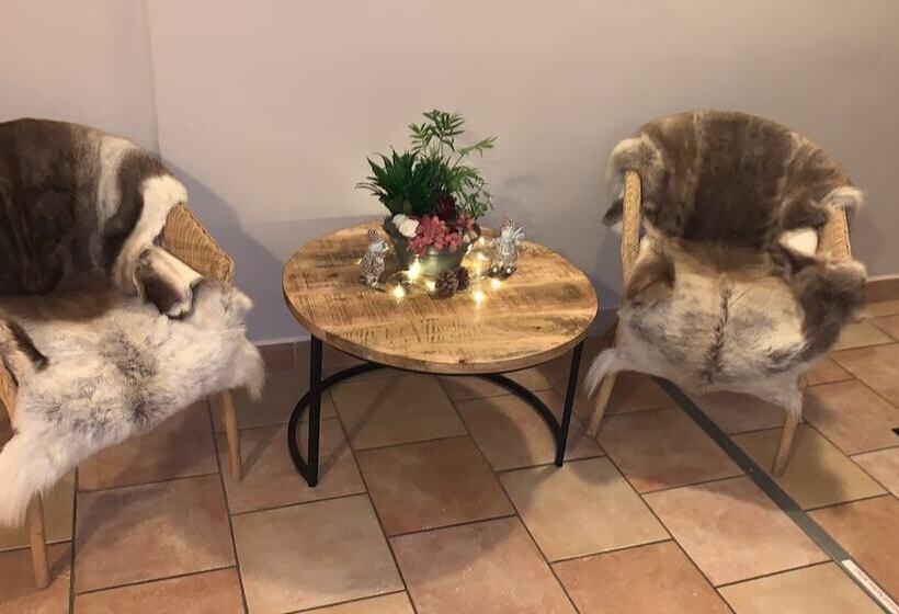 ホテル Apartment Ahsbahs Suite Near Airport