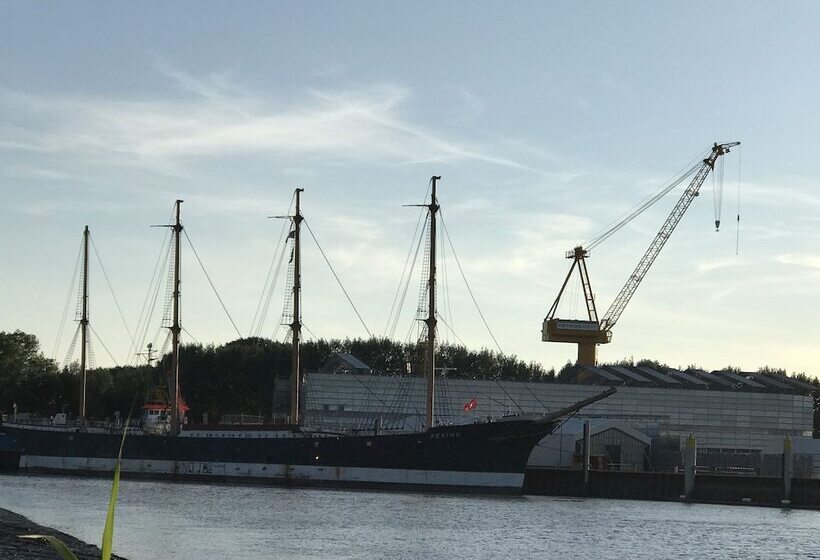 ホテル Apartment Ahsbahs Suite Near Airport