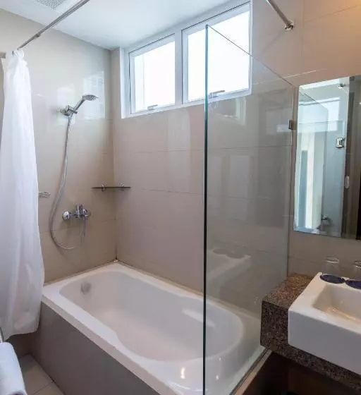 ホテル C Suites At Mactan Newtown