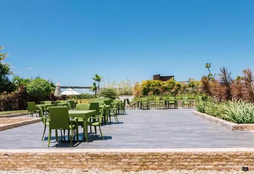 ホテル C Suites At Mactan Newtown