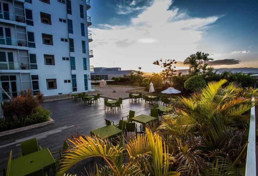 Hotell C Suites At Mactan Newtown