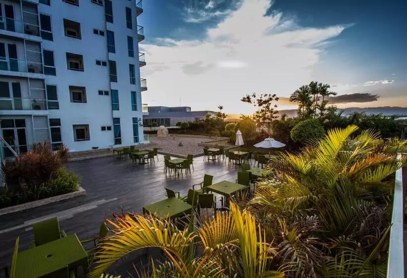 ホテル C Suites At Mactan Newtown