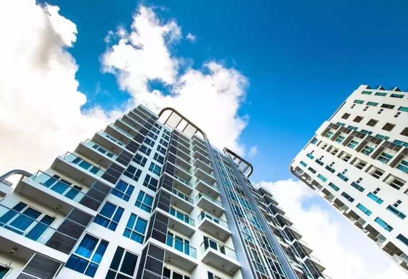 ホテル C Suites At Mactan Newtown