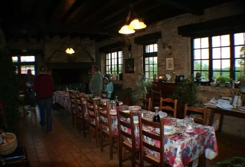 Majatalo Domaine Des Garennes