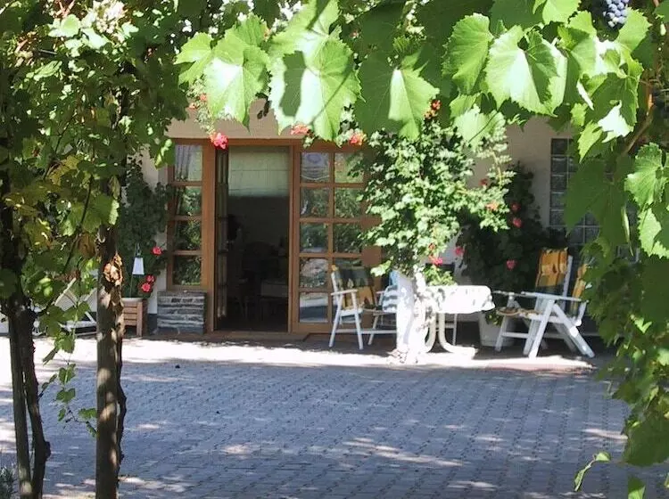 Majatalo Wein Und Gaestehaus Fries