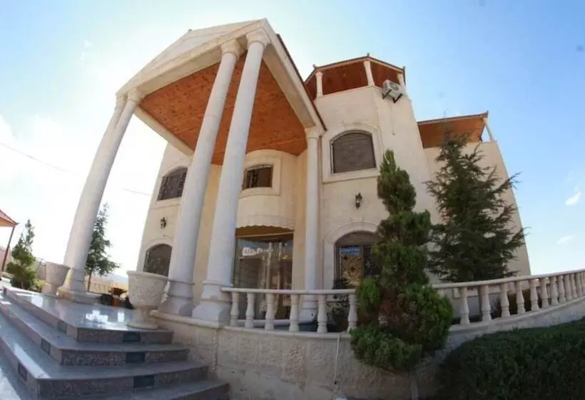 تختخواب و صبحانه Deluxe Villa Guest House