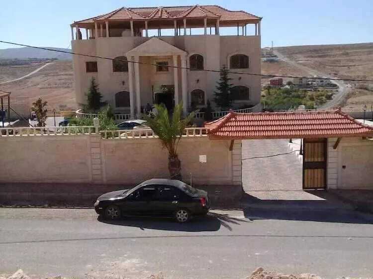 تختخواب و صبحانه Deluxe Villa Guest House